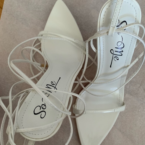 New White strapped heels 7 - Picture 5 of 8